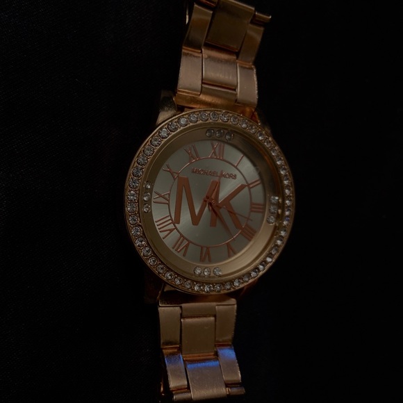 Michael Kors rose gold watch - Picture 2 of 5